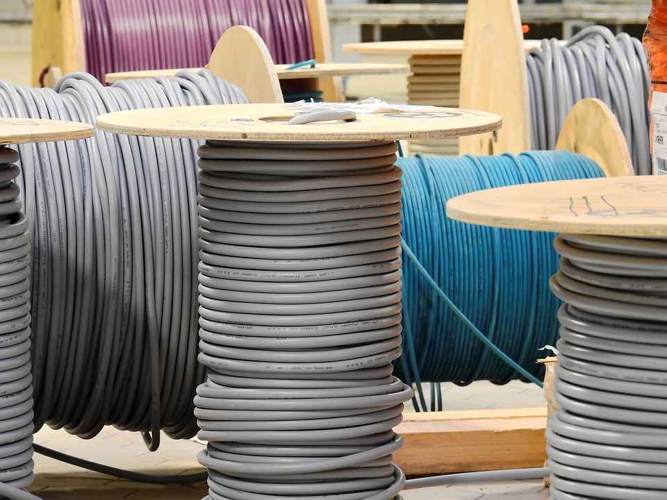 Foloseste doar cabluri electrice cu o izolatie foarte buna