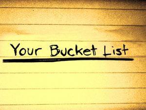 Bucket list scris pe o foaie