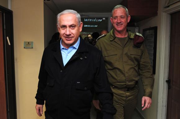 Netanyahu Visits IDF central command base