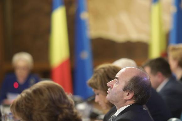 tudorel toader sedinta guvern capul pe spate inquam ganea 20190410131902_OGN_8634-01