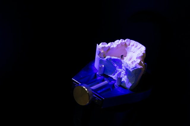 implant dentar