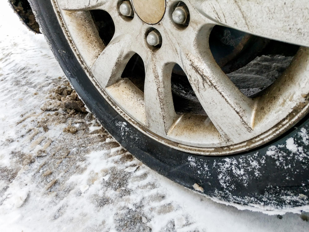 Cum pot preveni acumularea de gheață și zăpadă pe jante?